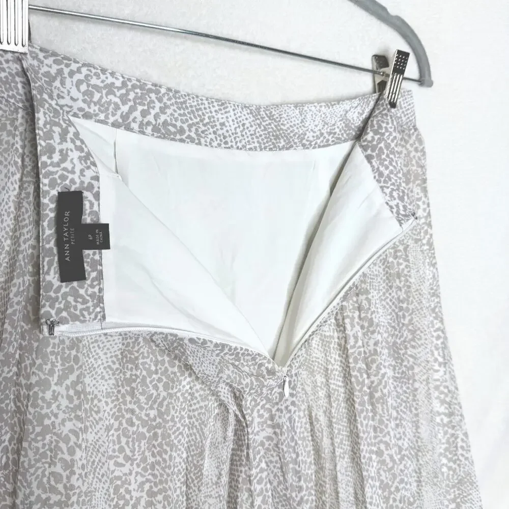 Ann Taylor Pleated Snakeskin Accordion Midi Skirt Size 6P White Gray Office - Picture 7 of 9